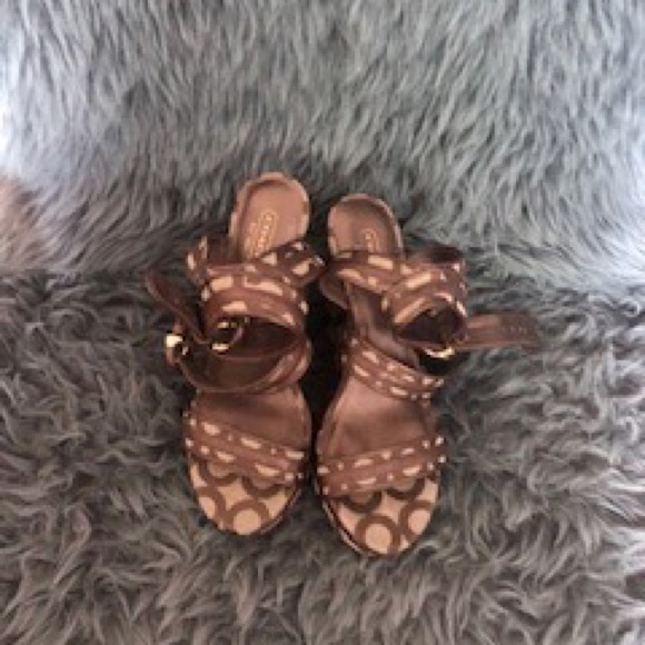 Coach maralee insignia wedge 7 wore twice - Picture 2 of 9